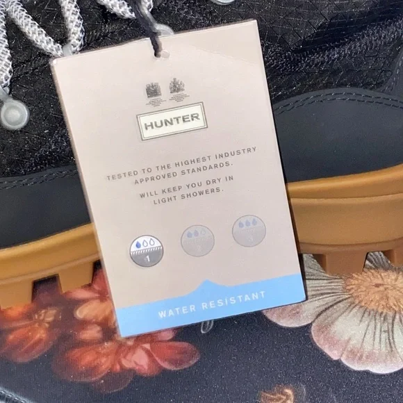 Hunter Boots Womens 7 Black Travel Explorer Lace-up Commando Water Resistant NWT - Picture 3 of 4